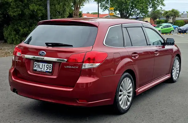 2010 Subaru Legacy Carousel 11
