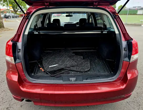 2010 Subaru Legacy Carousel 6