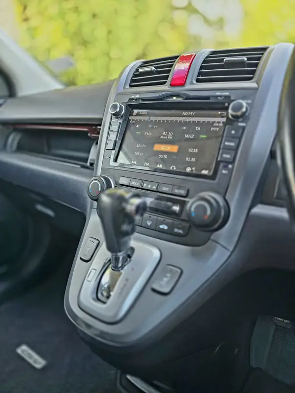 2007 Honda CR-V Hybrid – 121,400km’s Carousel 11
