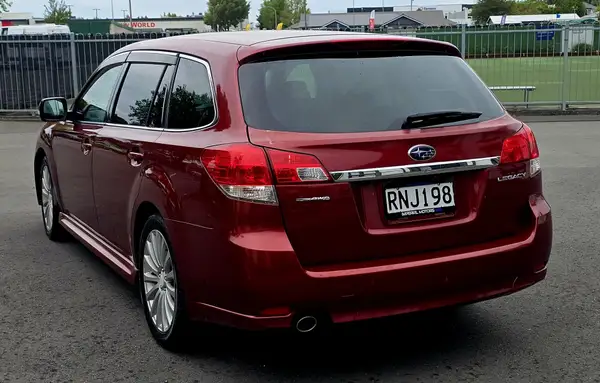 2010 Subaru Legacy Carousel 10