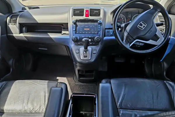 2007 Honda CR-V Hybrid – 121,400km’s Carousel 8