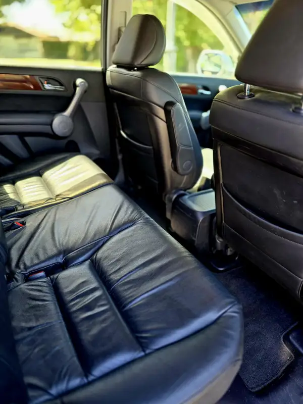 2007 Honda CR-V Hybrid – 121,400km’s Carousel 6