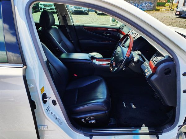 2012 Lexus LS 600 AWD Hybrid | Flagship Lexus | Luxury Interior | Smooth & Silent Carousel 7
