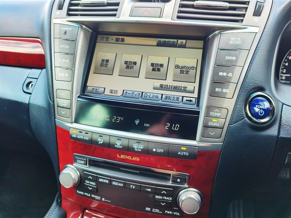 2012 Lexus LS 600 AWD Hybrid | Flagship Lexus | Luxury Interior | Smooth & Silent Carousel 9