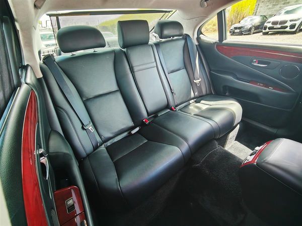2012 Lexus LS 600 AWD Hybrid | Flagship Lexus | Luxury Interior | Smooth & Silent Carousel 12