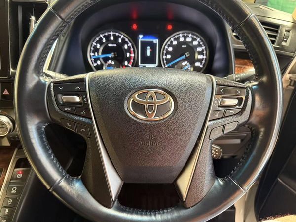 2018 Toyota Vellfire Carousel 12