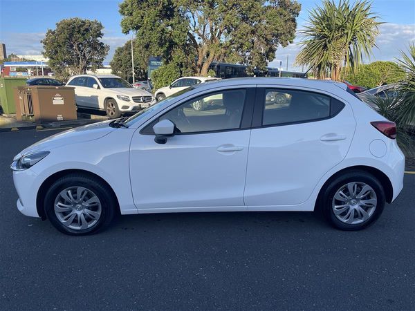 2023 Mazda 2 Carousel 7
