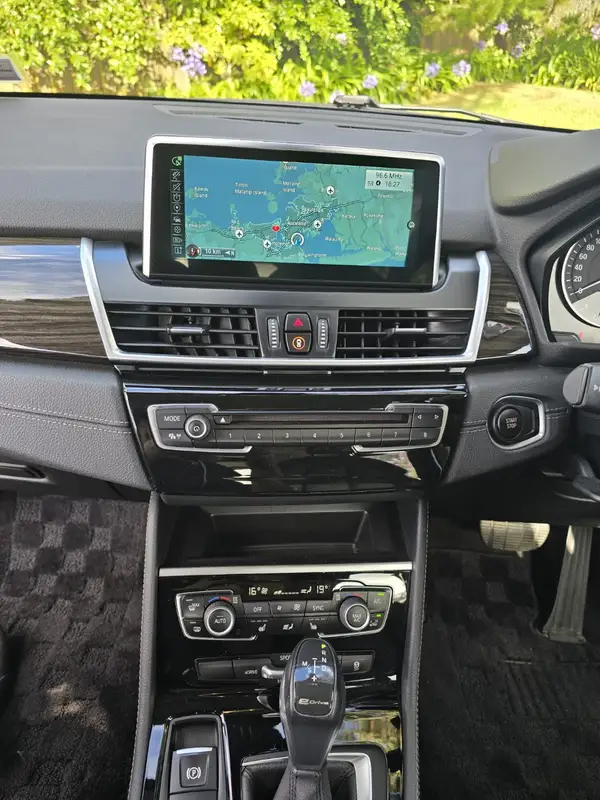 2017 BMW 225xe BMW series Carousel 12