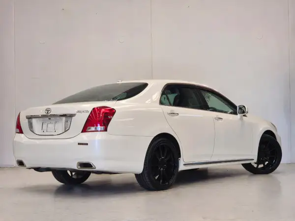 2011 Toyota Crown Majesta A Type V8 For Sale ! Carousel 1