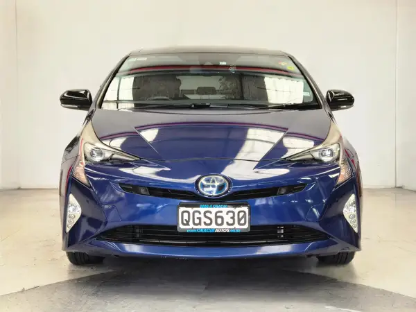 2016 Toyota Prius Carousel 1