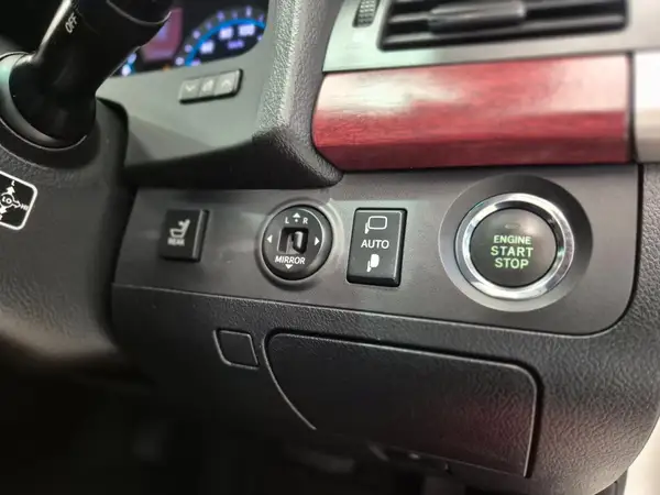 2011 Toyota Crown Majesta A Type V8 For Sale ! Carousel 10