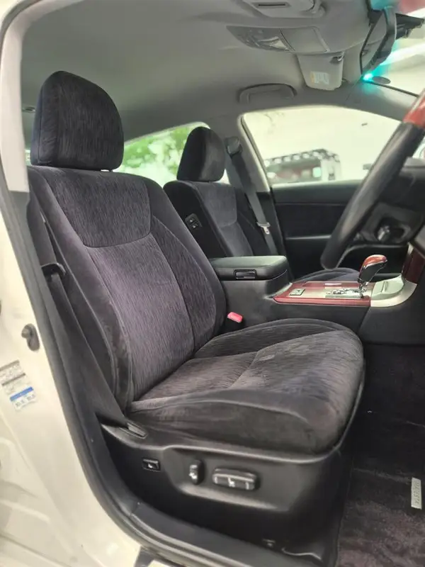 2011 Toyota Crown Majesta A Type V8 For Sale ! Carousel 14