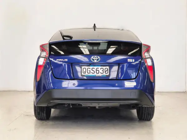 2016 Toyota Prius Carousel 3