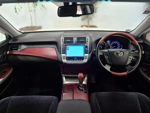 2011 Toyota Crown Majesta A Type V8 For Sale ! Carousel 12