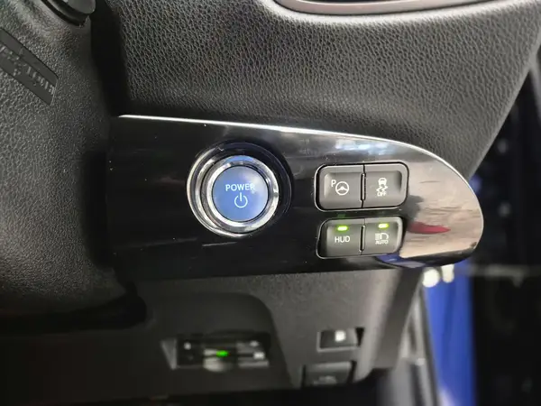 2016 Toyota Prius Carousel 9