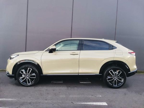 2021 Honda Vezel Z AWD High Spec / SALE!! Carousel 3