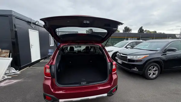 SUBARU OUTBACK AWD 2017 Carousel 9