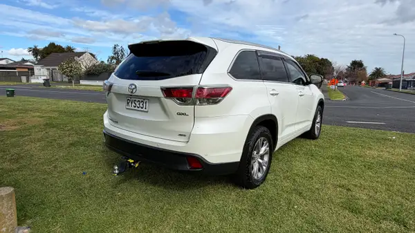 2014 Toyota Highlander GXL Model Carousel 3