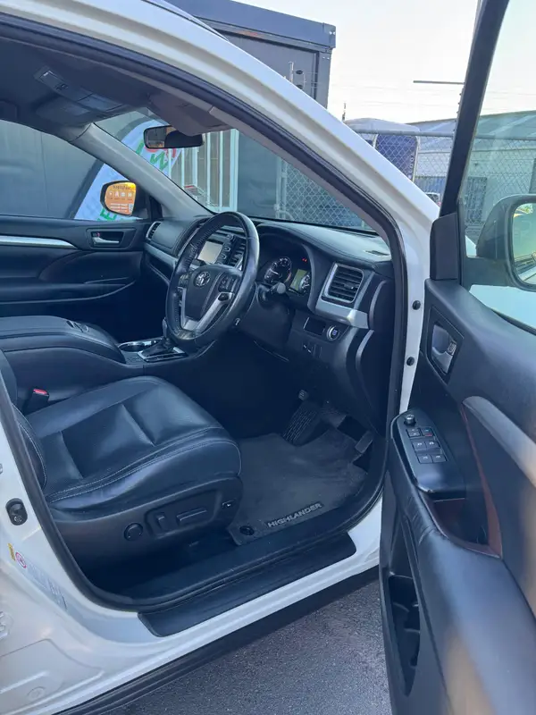 TOYOTA HIGHLANDER GXL AWD Carousel 10