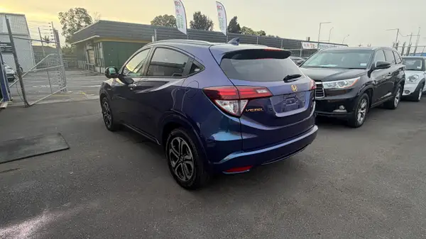Honda vezel 2014 Z Model Hybrid Carousel 4