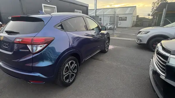 Honda vezel 2014 Z Model Hybrid Carousel 6