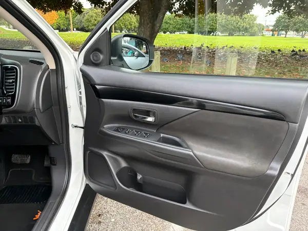 Mitsubishi Outlander 2019/7 Seater  Carousel 8