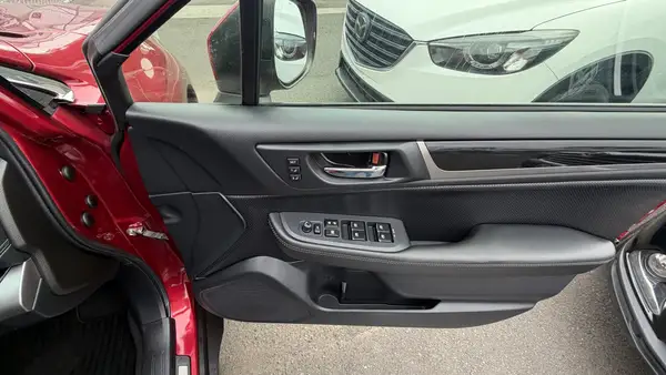 SUBARU OUTBACK AWD 2017 Carousel 2