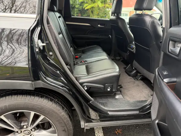 2017 Toyota Highlander GXL Carousel 9