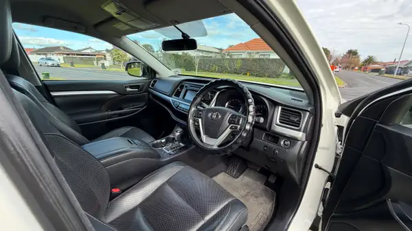 2014 Toyota Highlander GXL Model Carousel 12