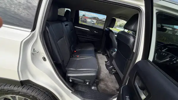 2014 Toyota Highlander GXL Model Carousel 13