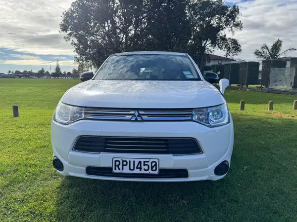 MITSUBISHI OUTLANDER PHEV 2013 Carousel 1
