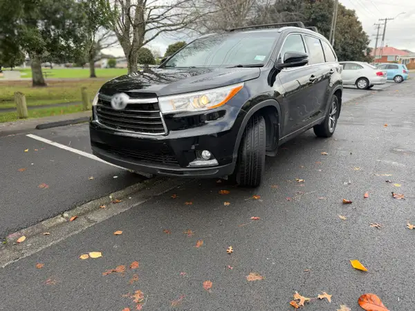 2017 Toyota Highlander GXL Carousel 2