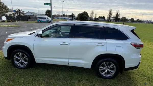 2014 Toyota Highlander GXL Model Carousel 8