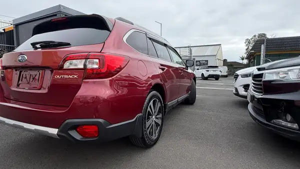 SUBARU OUTBACK AWD 2017 Carousel 6