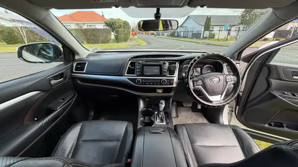 2014 Toyota Highlander GXL Model Carousel 15