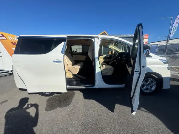 TOYOTA VELLFIRE 2017 Carousel 6