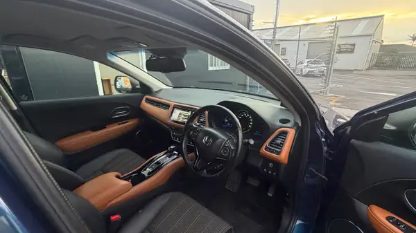 Honda vezel 2014 Z Model Hybrid Carousel 8