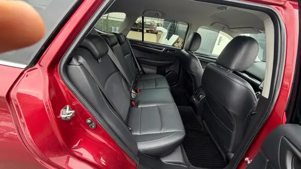 SUBARU OUTBACK AWD 2017 Carousel 1