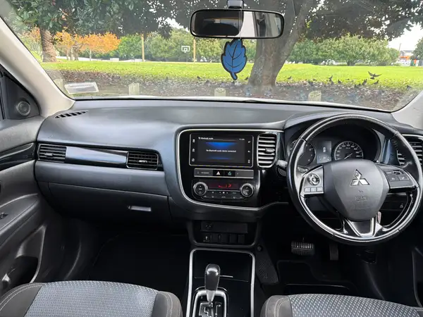 Mitsubishi Outlander 2019/7 Seater  Carousel 11