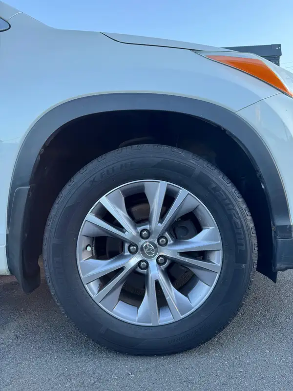 TOYOTA HIGHLANDER GXL AWD Carousel 14