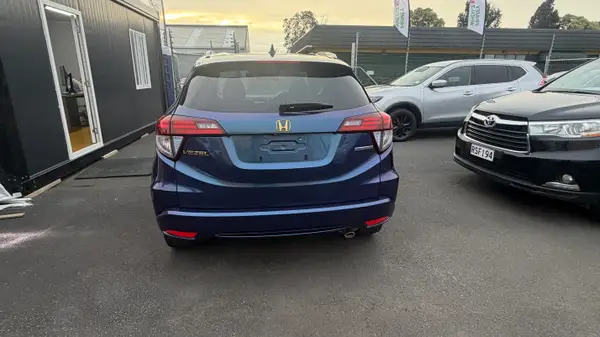 Honda vezel 2014 Z Model Hybrid Carousel 5