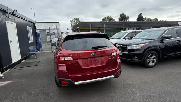 SUBARU OUTBACK AWD 2017 Carousel 7