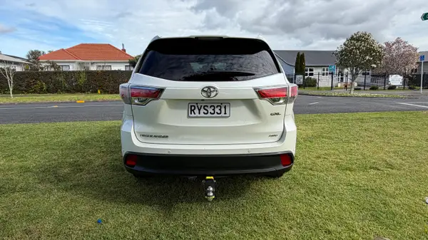 2014 Toyota Highlander GXL Model Carousel 2
