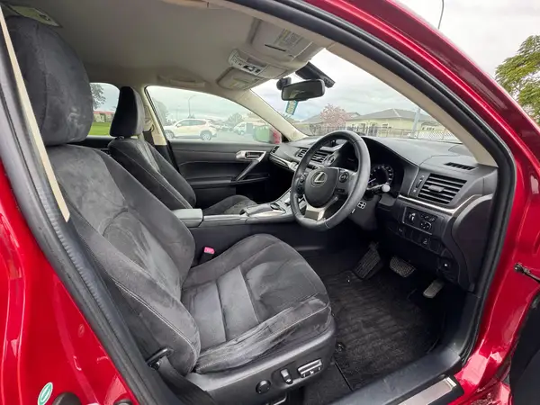 LEXUS CT200H 2014 Carousel 9