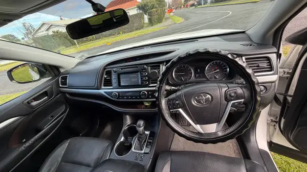 2014 Toyota Highlander GXL Model Carousel 16