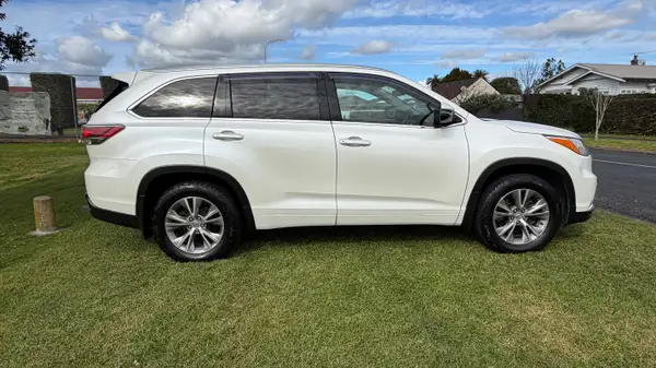 2014 Toyota Highlander GXL Model Carousel 1