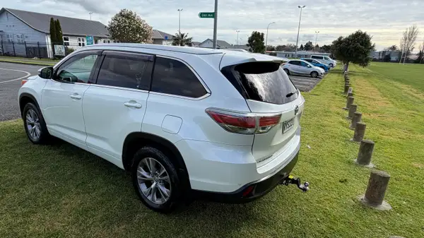 2014 Toyota Highlander GXL Model Carousel 9