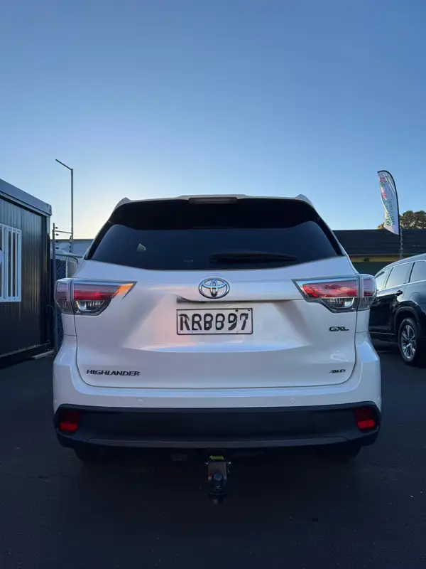 TOYOTA HIGHLANDER GXL AWD Carousel 5