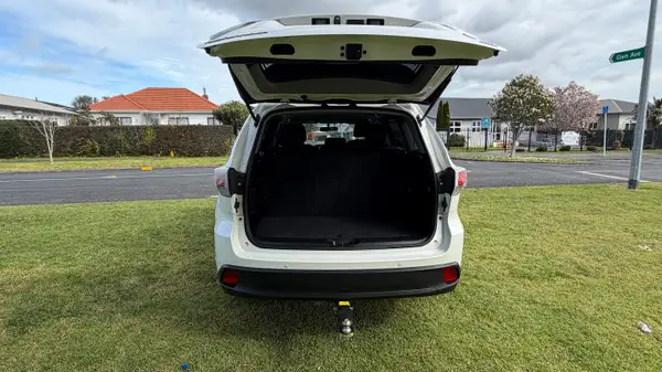 2014 Toyota Highlander GXL Model Carousel 10