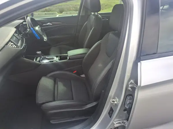 2018 COMMODORE RS WAGON 191KW (NZ) Carousel 12